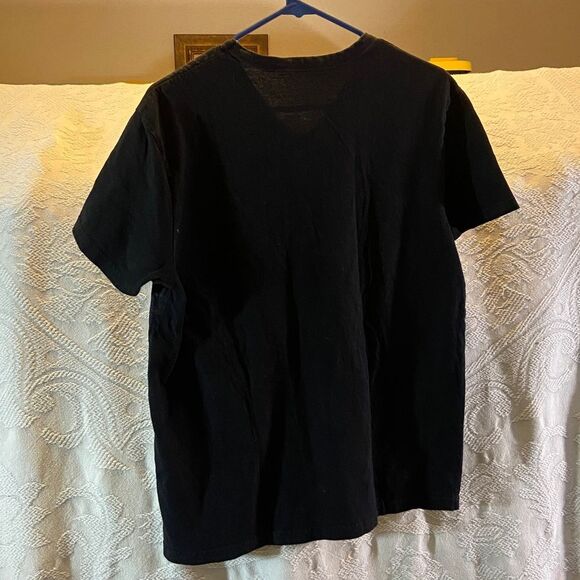 GuessâBlack Graphic V-Neck Tee Size L - Picture 6 of 13